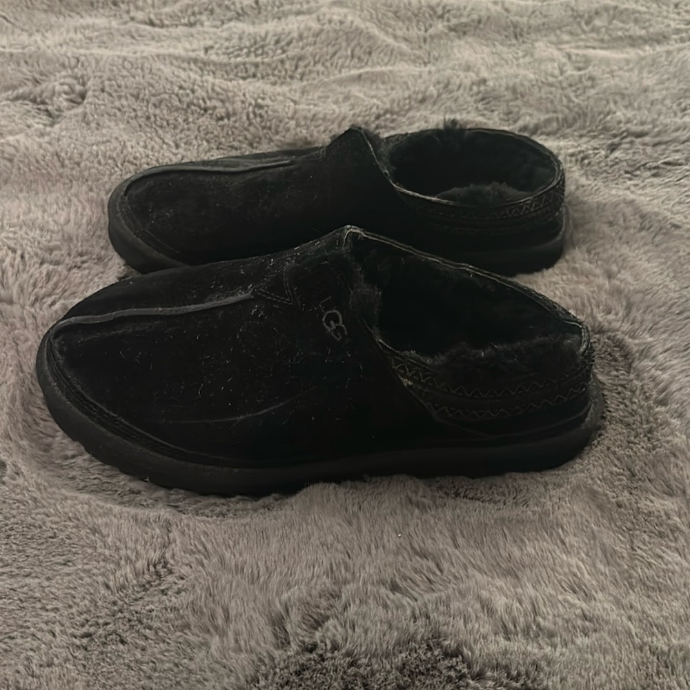 Talisman Ugg color black. Size 8! Never worn outside.
